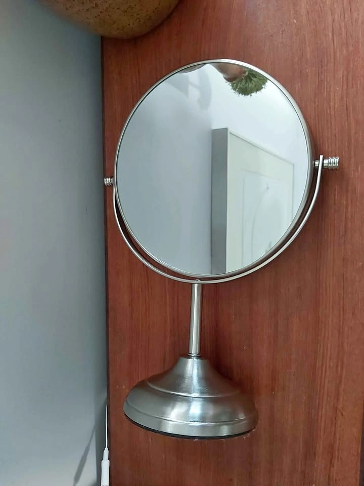 Vanity mirror