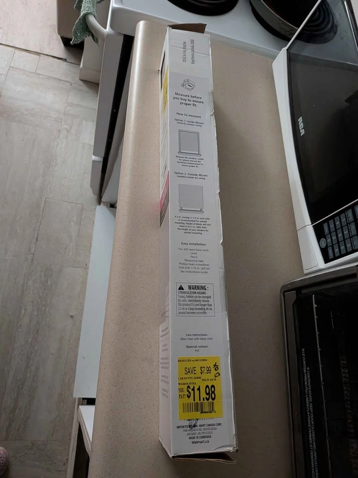 2 ft by 4 ft window blinds white $10 - photo 2