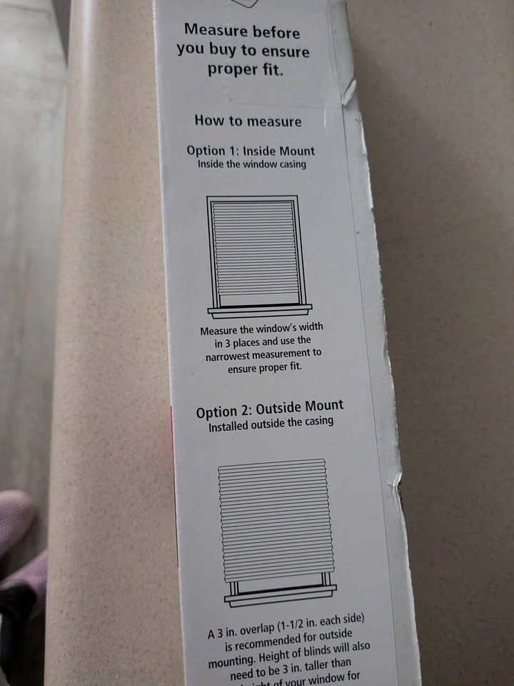 2 ft by 4 ft window blinds white $10 - photo 3