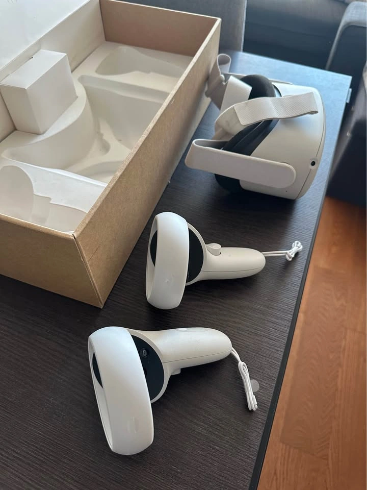 Meta Quest 2 VR Headset with Controllers - photo 4