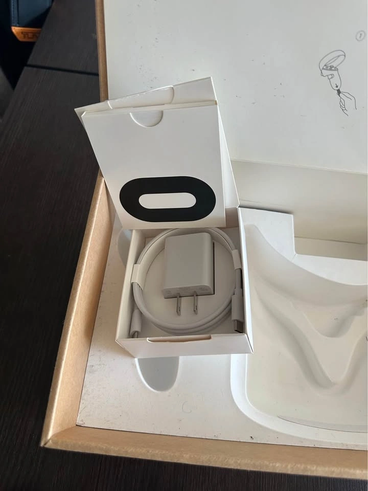 Meta Quest 2 VR Headset with Controllers - photo 5