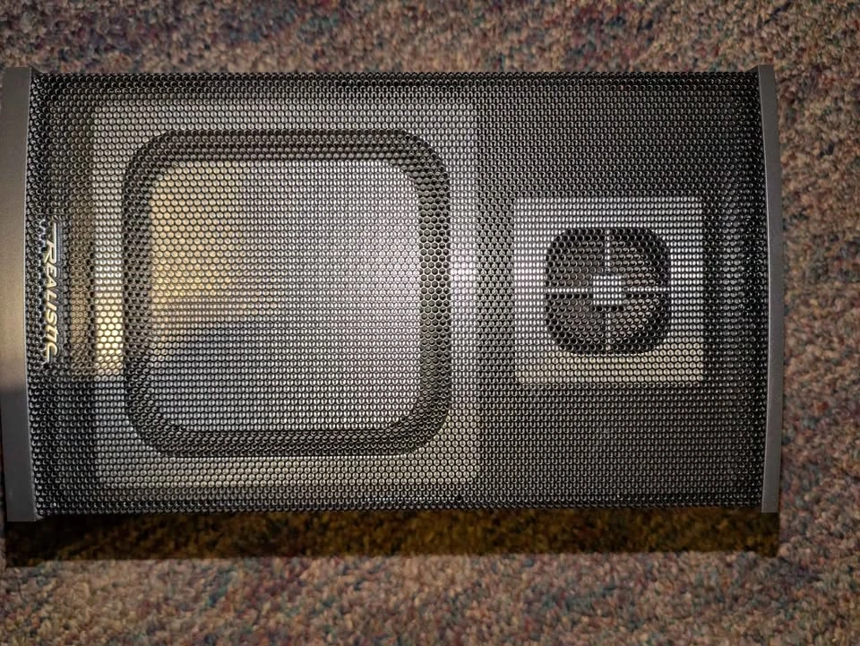 Realistic Minimus-35 Speakers – One Works, One Needs Repair $20 - photo 4