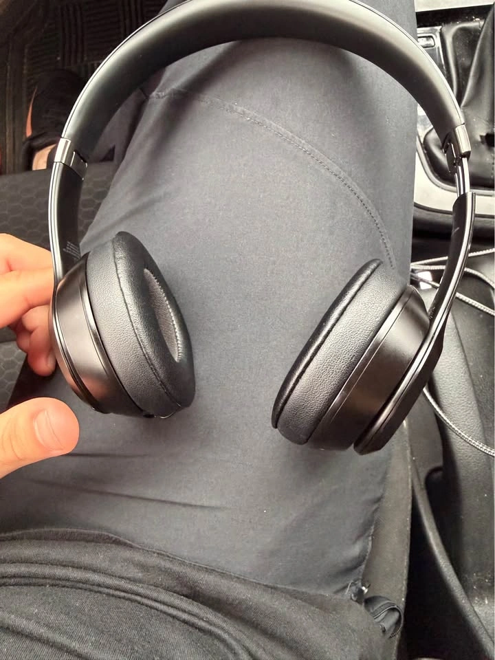 Beats Solo 4 Headphones - photo 2