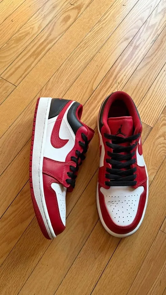 🔴⚫ Air Jordan 1 Low – “Chicago” | Size 9.5