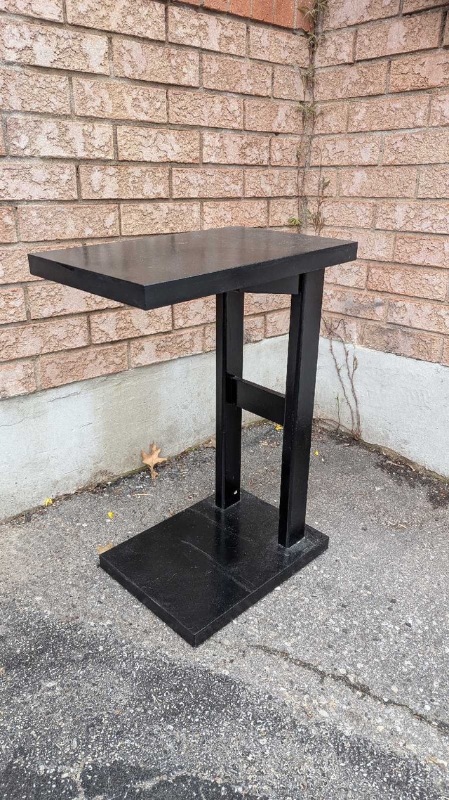 Black Side Table / C-Table