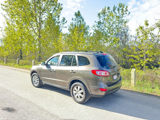 2012 Hyundai Santa Fe AWD | 2.4L Gas Saver | Warranty to 450,000 - photo 4