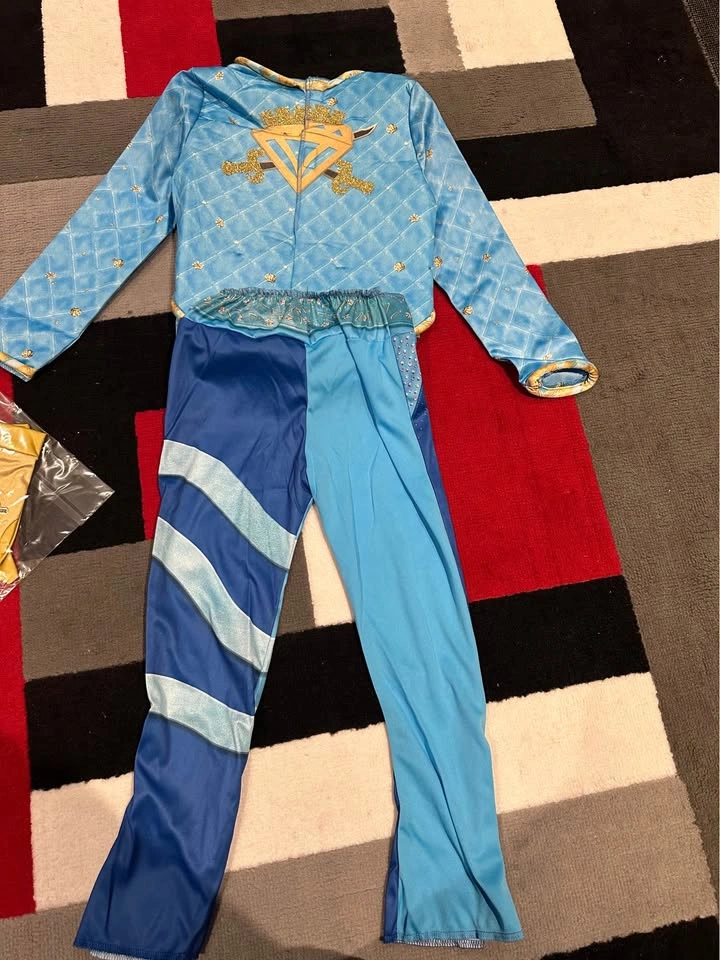 Disney Descendants Rise of Red Chloe Costume S (4-6X) - New - photo 2