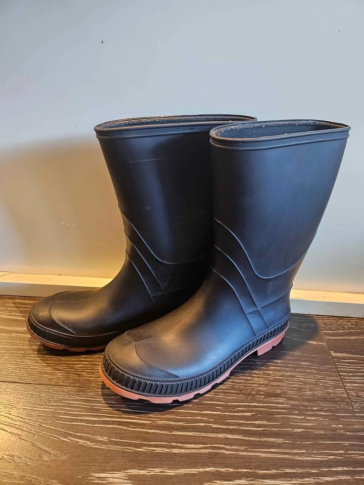 Black rain boots 6y - photo 2
