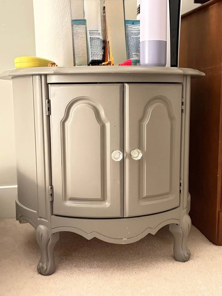 Vintage-Style Grey Nightstand/End Table - photo 2