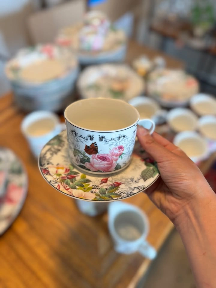 American Atelier Rose Toile Dinnerware Set - 12 Settings + Servi - photo 4
