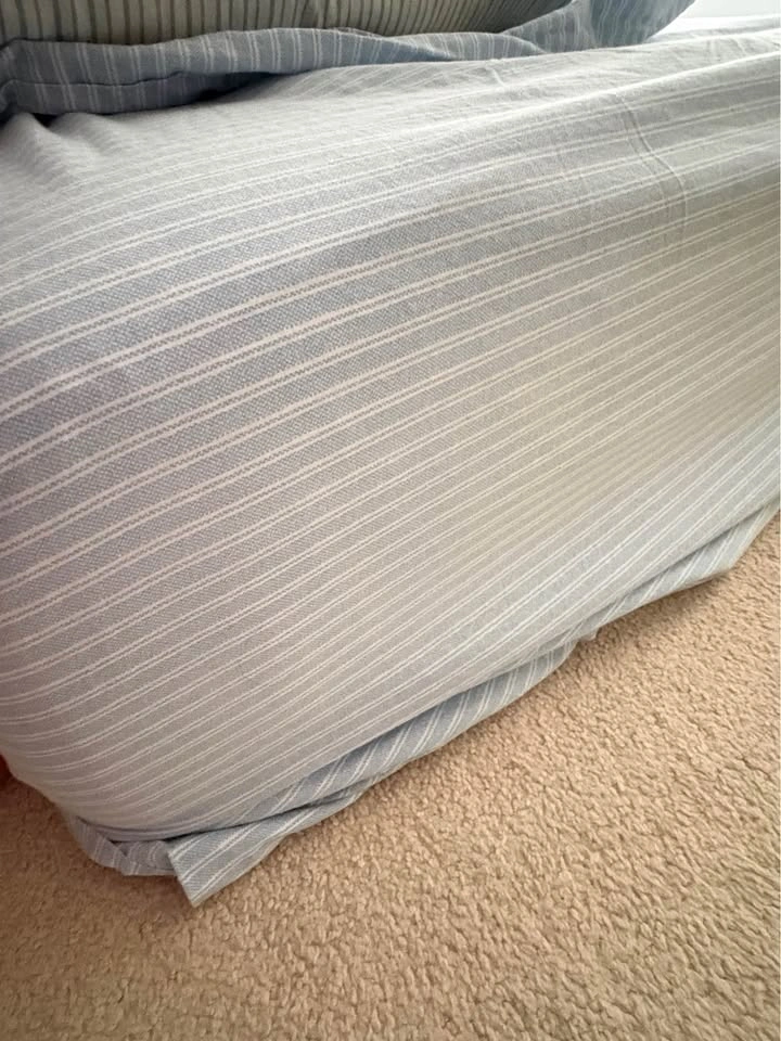Queen Mattress with Pillows for Sale - photo 4