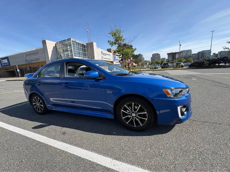 2017 Mitsubishi Lancer - photo 2