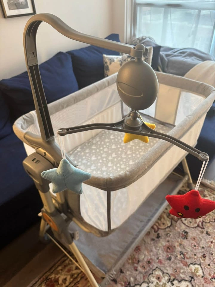 Baby bassinet height adjustable - photo 3