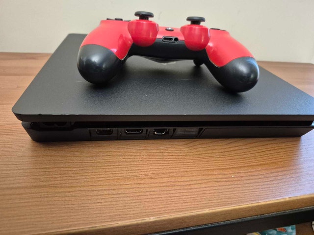 PlayStation 4 Slim with Red Controller - photo 2