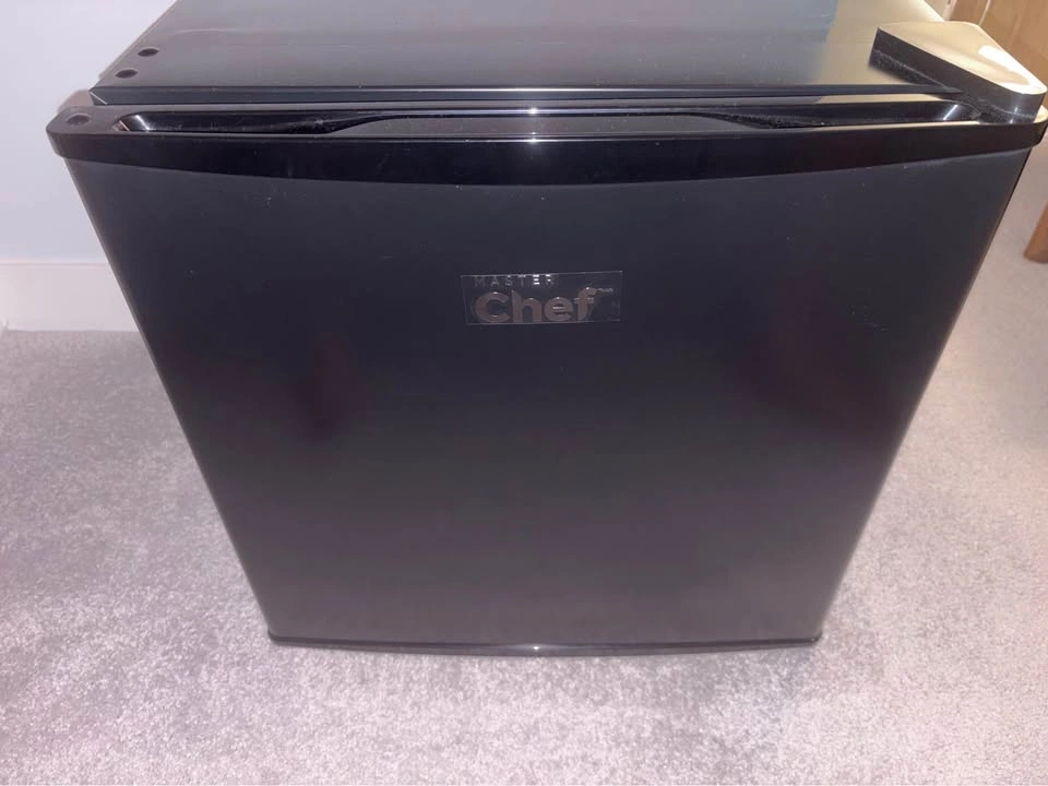 MasterChef Mini Fridge - photo 2