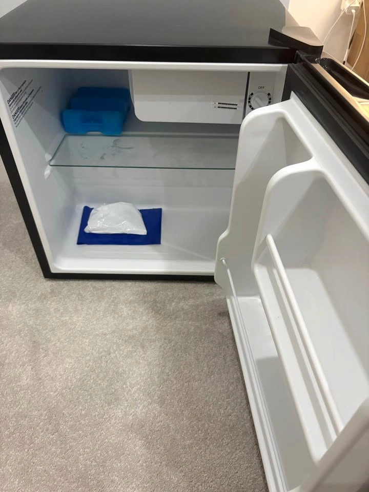 MasterChef Mini Fridge - photo 4