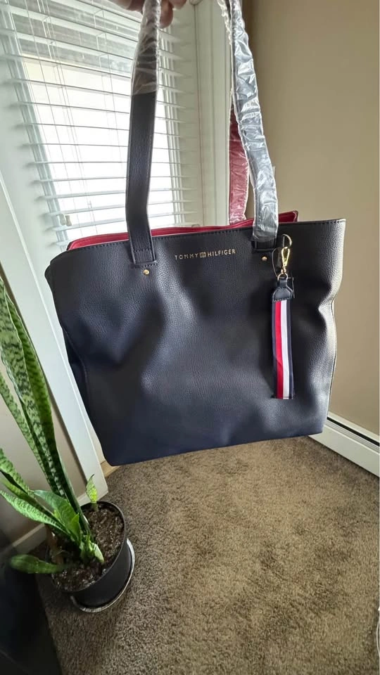 Closet downsizing, women’s handbags - photo 2