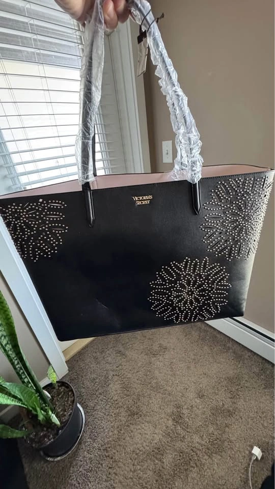 Closet downsizing, women’s handbags - photo 5