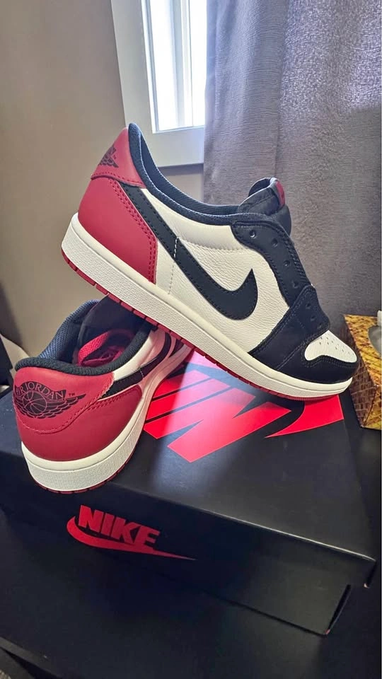Jordan 1 Low Black Toe DS Sz 8