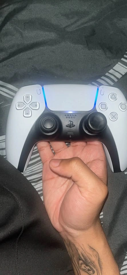 PS5 Controller - photo 2