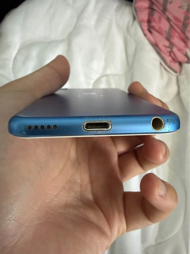 iPod Touch (6th Gen) - photo 2