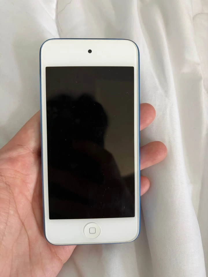 iPod Touch (6th Gen) - photo 3
