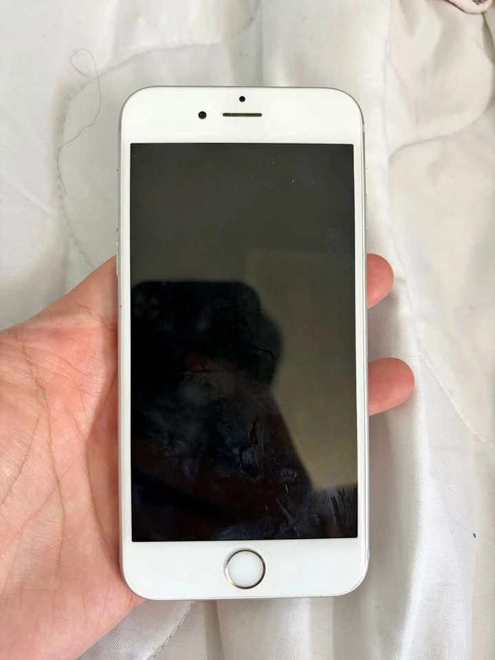 Silver iPhone 6s