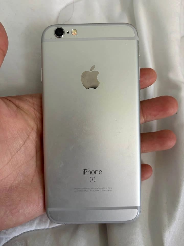 Silver iPhone 6s - photo 2