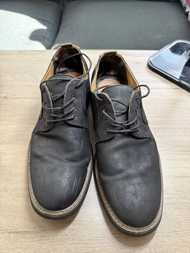 Men's 9 Black Shoes