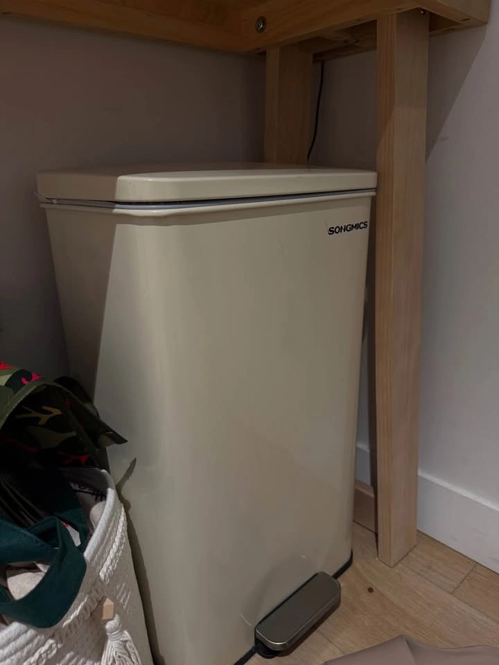 10.5 gallon trash can - photo 3