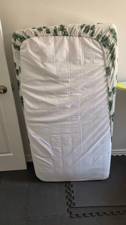 Simmons Crib Mattress Lightly Used - photo 3