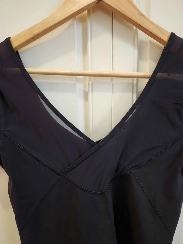 Lululemon Black Athletic Top - Women's Medium - photo 2