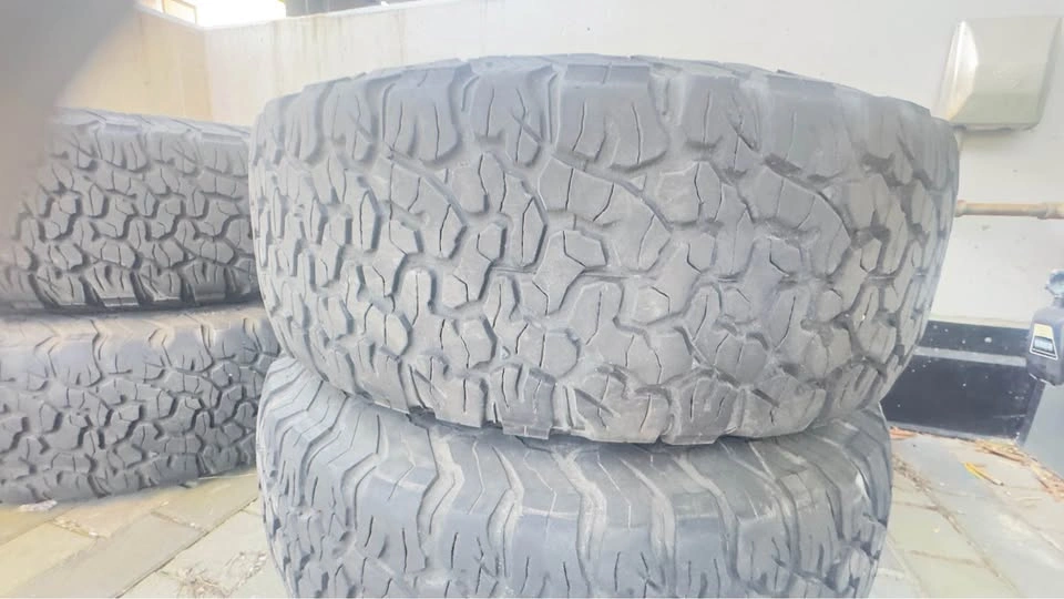 265/70/R17 Tires with Rims - photo 2