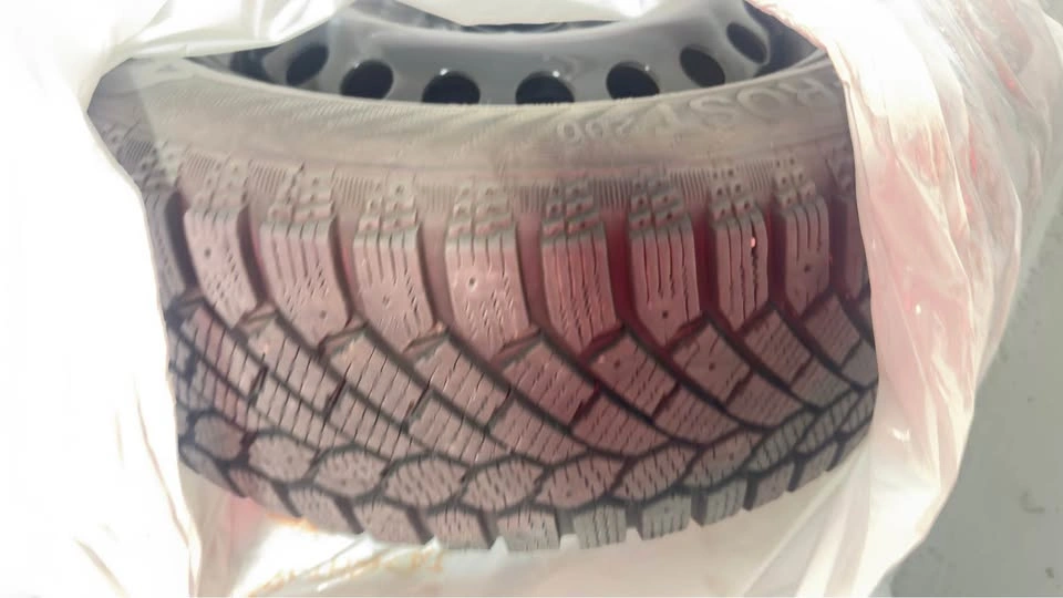 215/55R/16 Winter Studded Tires Set - photo 2