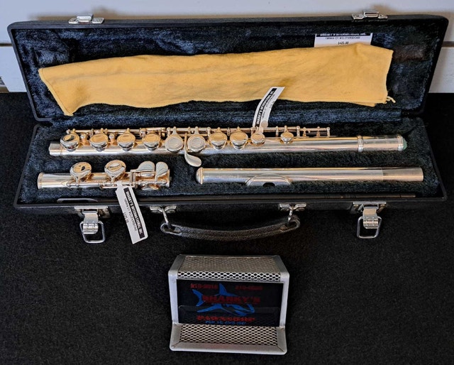YAMAHA 221 FLUTE WITH CLOTH/ROD/CASE (30480918)
