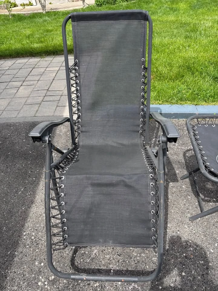 Zero gravity reclining lounge lawn chair with side table - photo 5