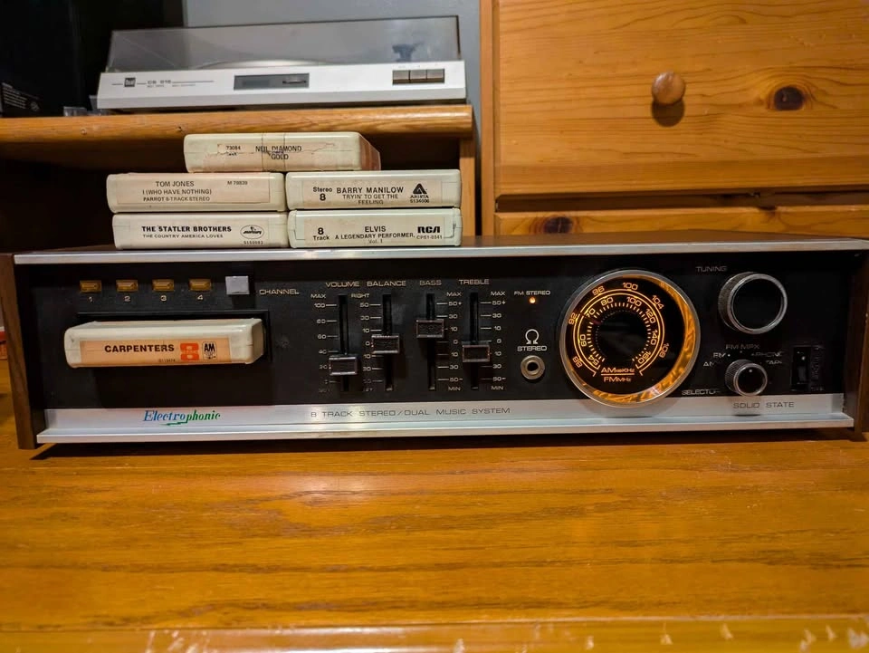 Vintage Electrophonic T-600B 8-Track Stereo + Tapes - photo 2