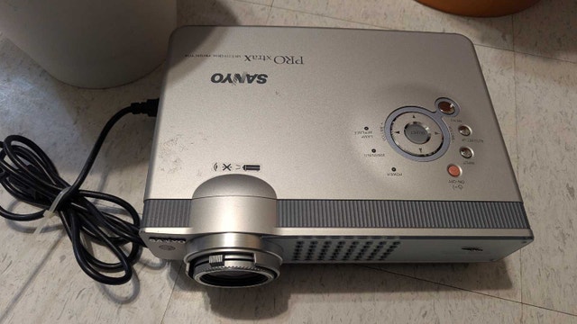 Sanyo Pro xtraX Multiverse Projector