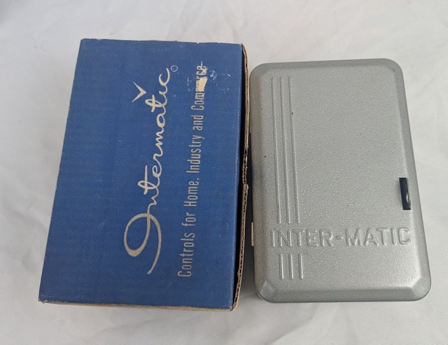 Vintage Intermatic T101 24Hr Mechanical Time Switch 120 VAC 60Hz
