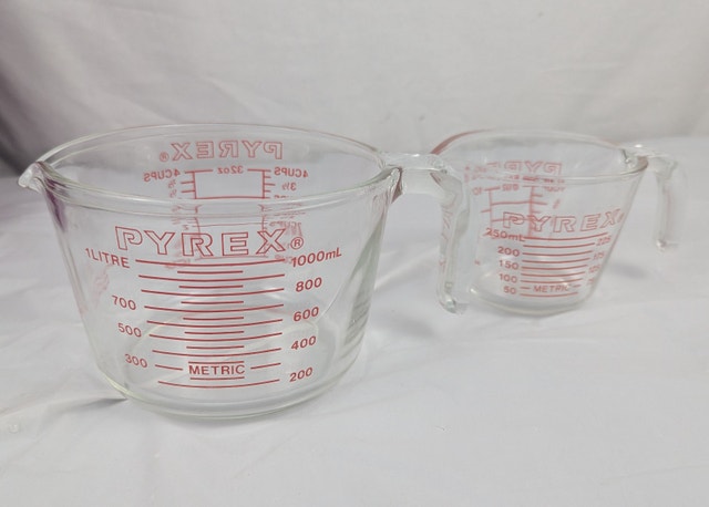 2pc PYREX 1980’s 533 4 Cup & 508 1 Cup Measuring Cups