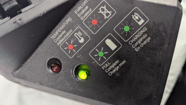 BOSCH BC-130 OEM 7.4V-24V NIMH 30MIN FAST BATTERY CHARGER - photo 2