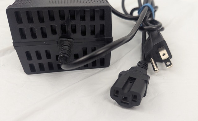60V 20Ah E-bike Battery Charger Adapter 73V 3A - photo 2