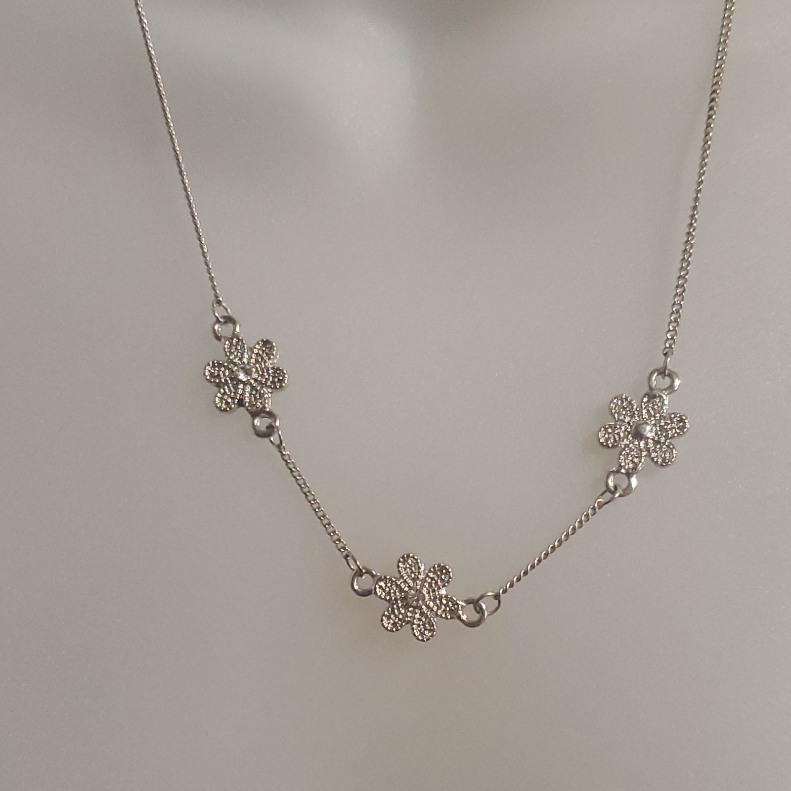 Silver Tone Flower Pendant Station Necklace - photo 2