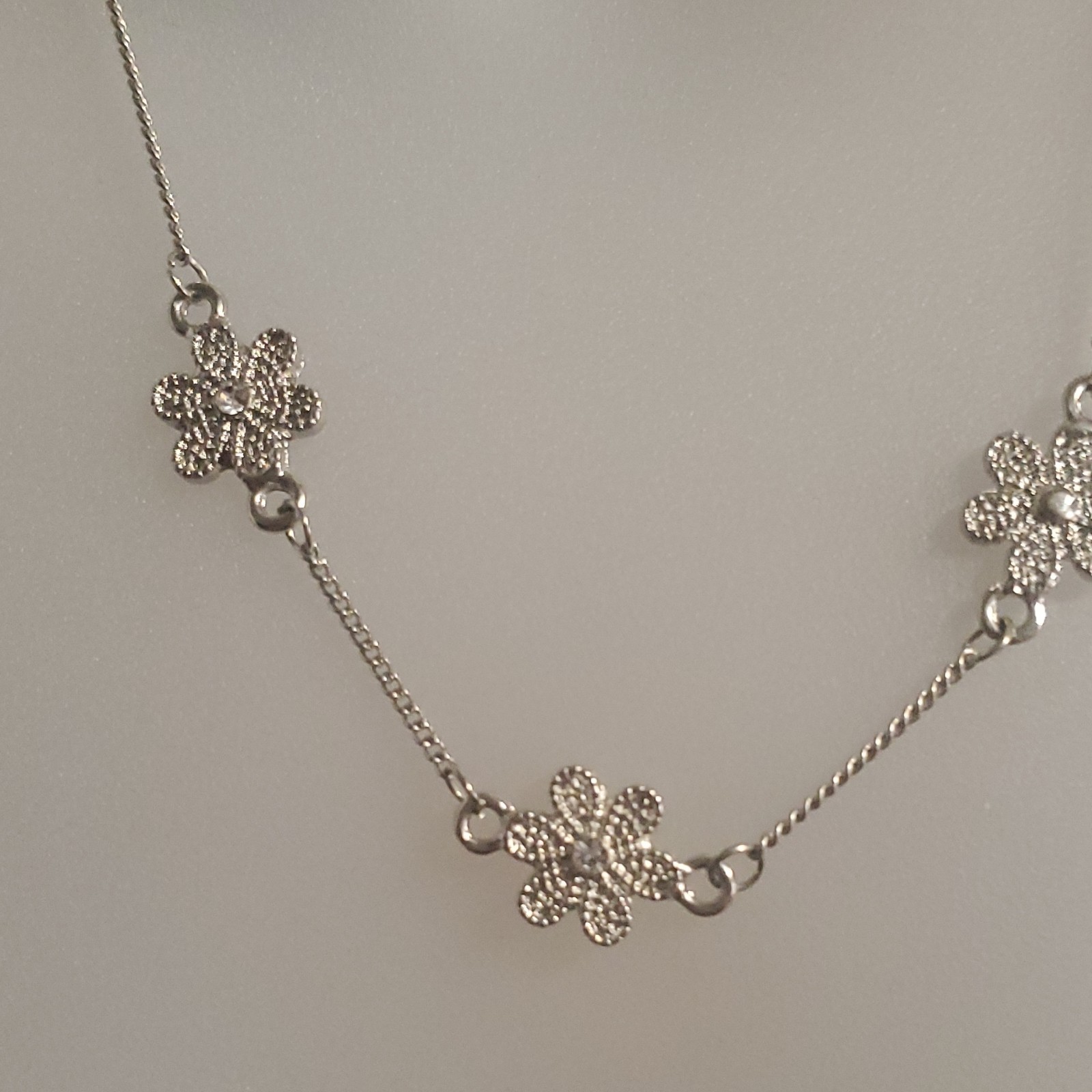 Silver Tone Flower Pendant Station Necklace - photo 3