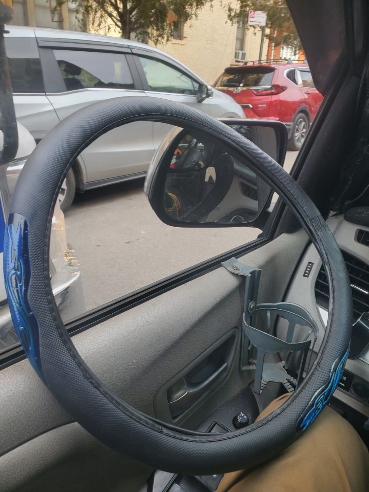 A nice steering wheel cover check the pictures