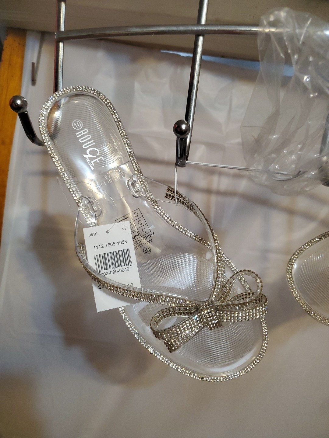 Rogue Flat Sandals Rhinestone Bow Clear Silver Slip On Size 10 - photo 2