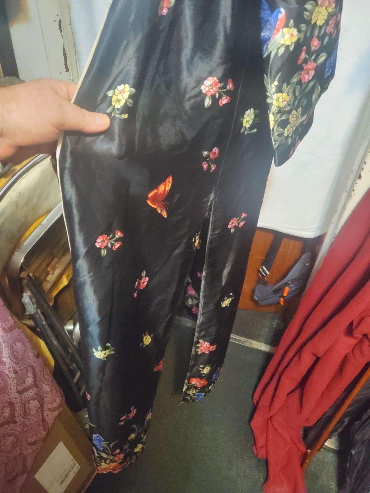 TIMING Black Floral Satin Women's Robe Long Sleeve V-Neck Size M - photo 3