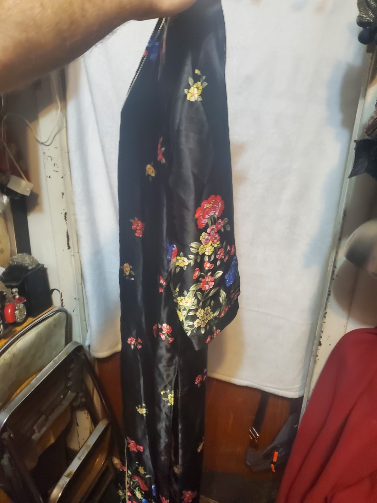 TIMING Black Floral Satin Women's Robe Long Sleeve V-Neck Size M - photo 5