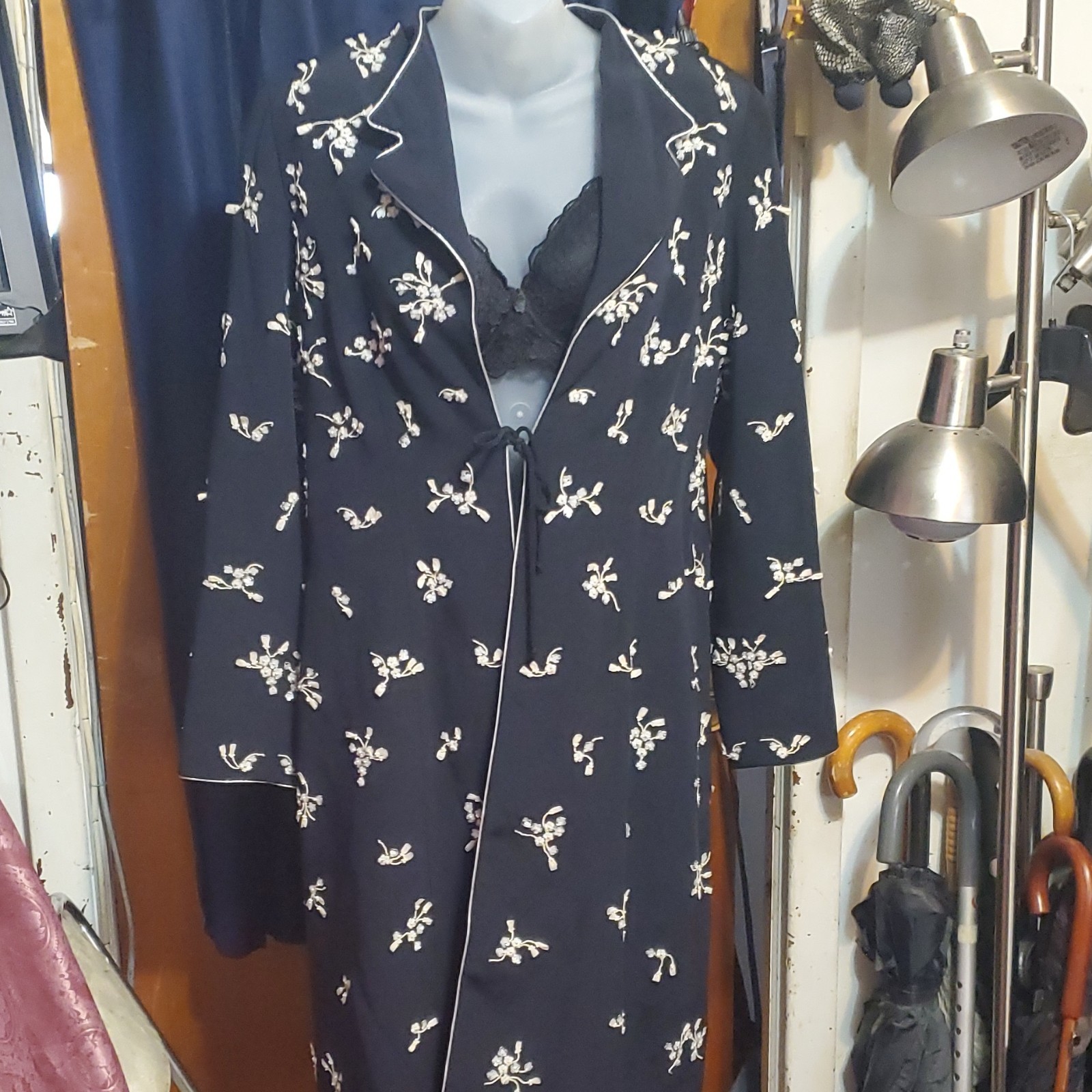 Floral Embroidered Women's Robe - Tie Long Sleeve Notch Collar
