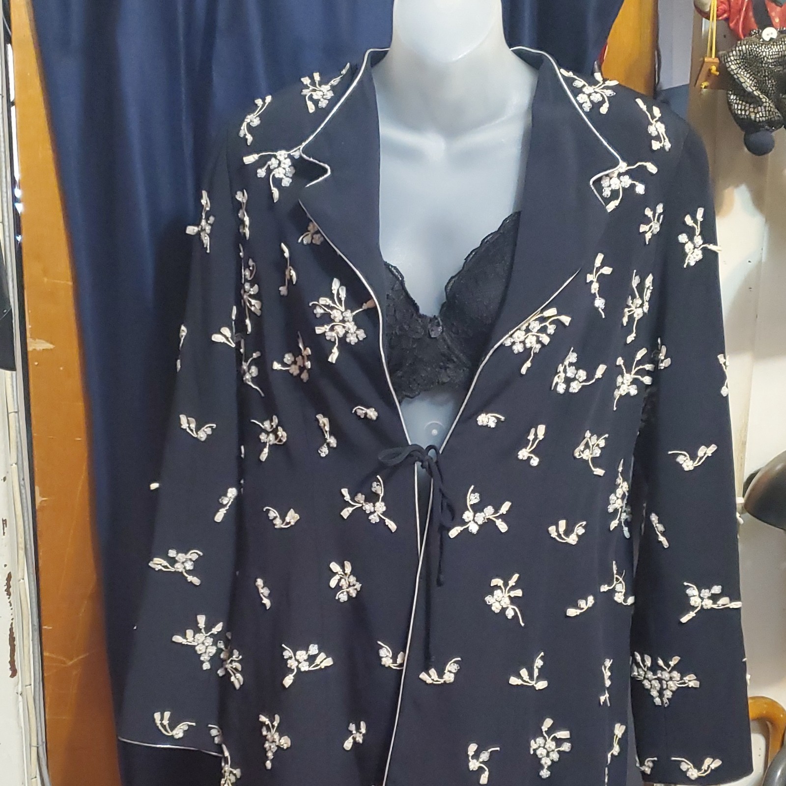 Floral Embroidered Women's Robe - Tie Long Sleeve Notch Collar - photo 2